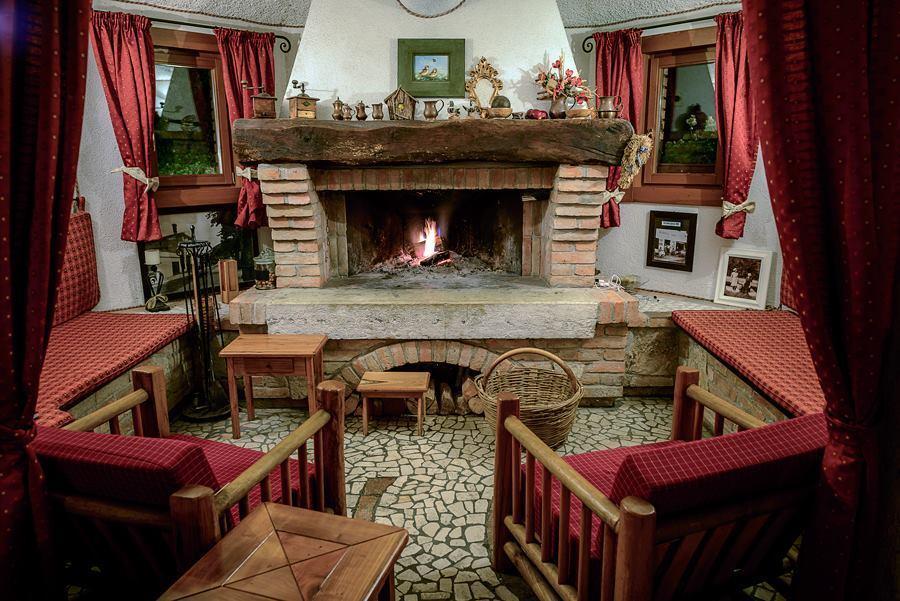 ויטוריו ונטו Hotel Calvi-Ristorante Mainor מראה חיצוני תמונה