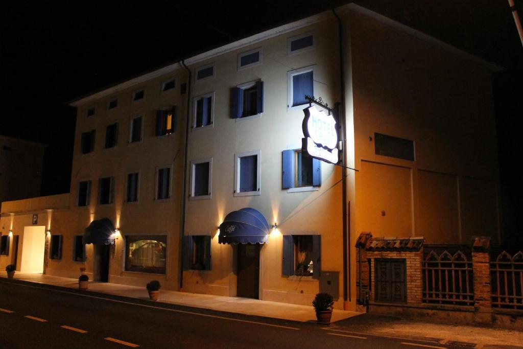 ויטוריו ונטו Hotel Calvi-Ristorante Mainor מראה חיצוני תמונה